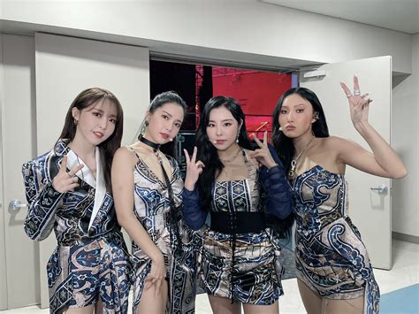 nhóm nhạc Hàn hot nhất hiện nay EXO bị đàn em vượt mặt cuối năm BTS hay BLACKPINK lên ngôi