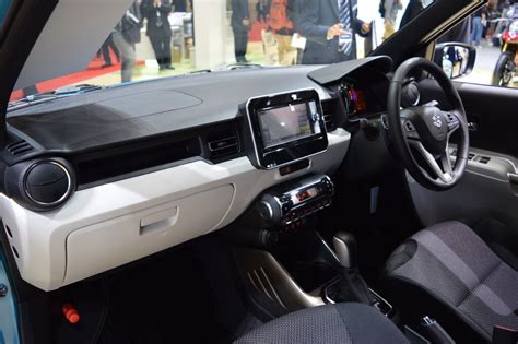 Suzuki Ignis interior at 2015 Tokyo Motor Show