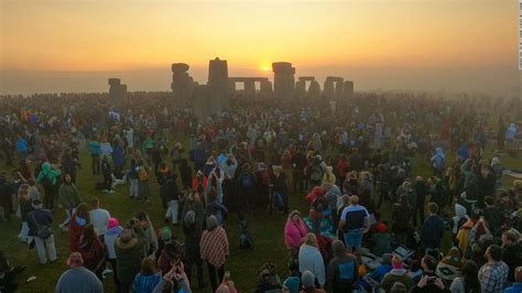 Miles Celebran El Solsticio De Verano Con Rituales Antiguos En