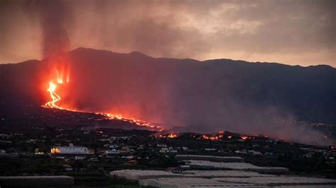 Vulkan Ausbruch La Palma Lava Walzt Hunderte H User Nieder