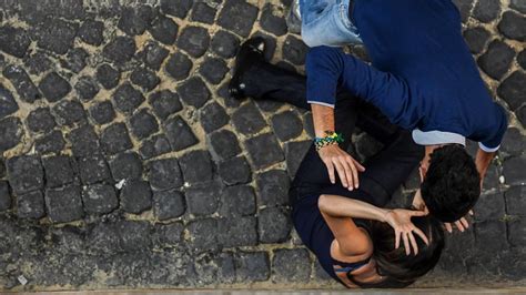 Firenze Ragazzina Picchiata E Umiliata Da Bulli La Violenza Postata