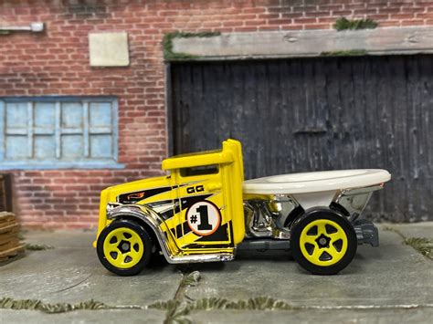 Loose Hot Wheels GOTTA GO Toilette Racer Yellow And White Etsy