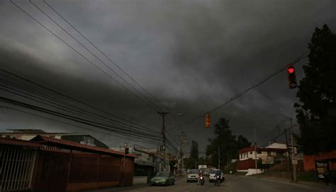 Volc N Turrialba Cubre De Ceniza La Capital De Costa Rica Y Afecta