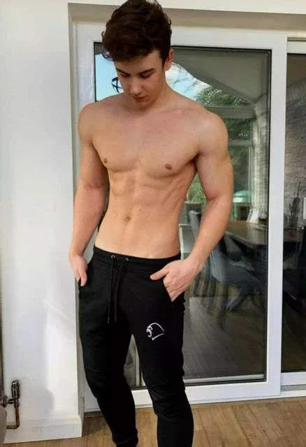 Shirtless Male Beefcake Muscular Hunk Gym Workout Jock Hot Guy Photo X B Eur Picclick It