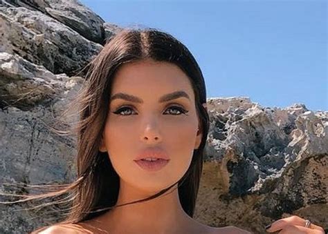 Bikini Girls 28 Pics