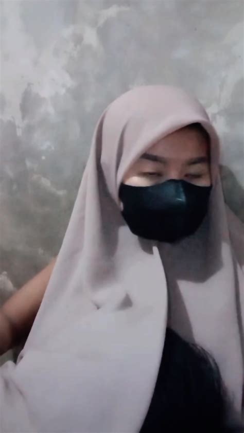 Horny Indonesian Hijab Asks To Be Fucked Xhpiyo