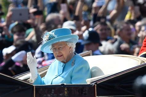 Queen Elizabeth S Eating Habits Revealed 7 Things She Never Eats