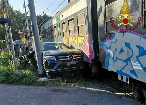 Incidente Al Passaggio A Livello Auto Contro Treno A Montelibretti