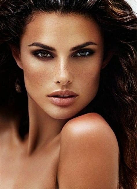 Pin By Rachel On Beauty Brunette Beauty Brown Hair Brown Eyes Beauty Face