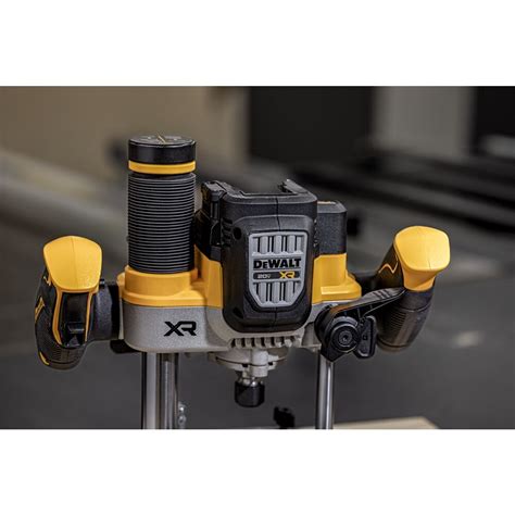 Dewalt® Announces The Worlds First 20v Max Cordless 2 14 Peak Hp Dedicated Plunge Router