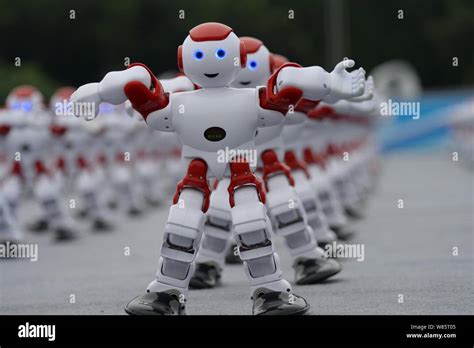 Robot dance hi-res stock photography and images - Alamy