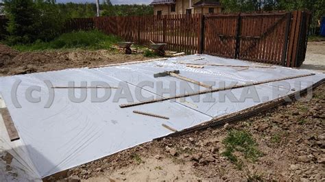 Бетонная плита под навес или стоянку для машины на участке