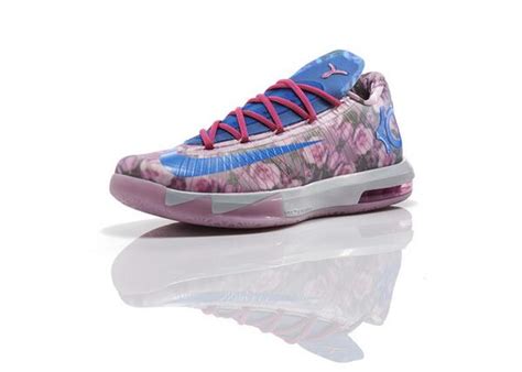 Kevin Durant Honors His Late Aunt Pearl With New Floral Sneaker For