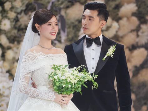 Bộ tứ hot girl đời đầu của Vbiz Huyền Baby bị nói tiêm cả lít botox Sam đầu bù tóc rối chăm