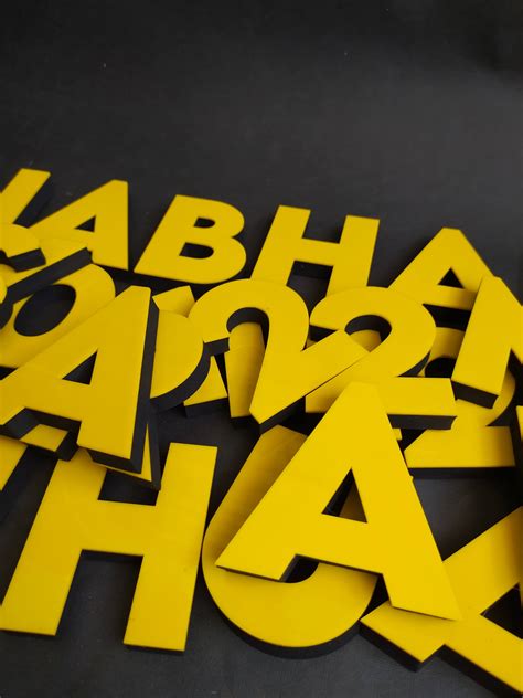 Huruf Timbul Akrilik Ukuran Tinggi 20 Cm Huruf Akrilik Timbul Custom