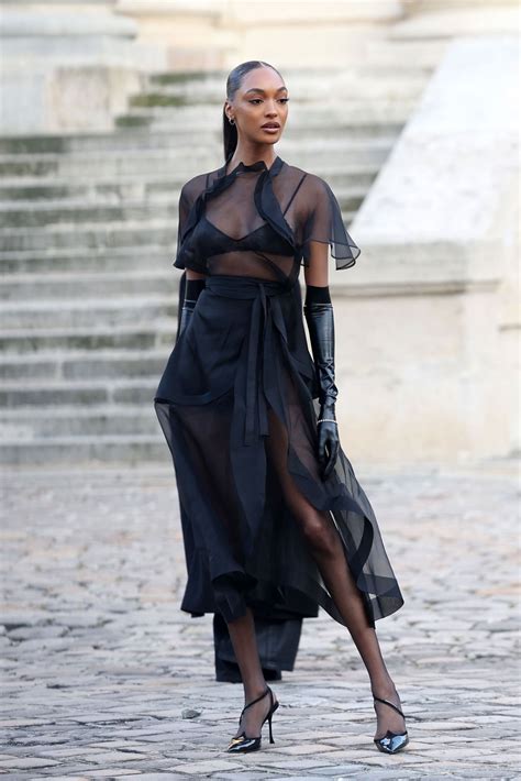 Jourdan Dunn Displays Her Nude Tits At The Victoria Beckham Fashion Show In Paris Photos