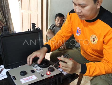 ALAT PENDETEKSI GEMPA ANTARA Foto