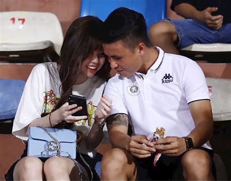 Bạn gái Quang Hải phá vỡ hình tượng nhu mì khi diện bikini