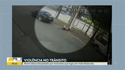 Vídeo Morre idosa atropelada por motorista que fugiu em Volta Redonda