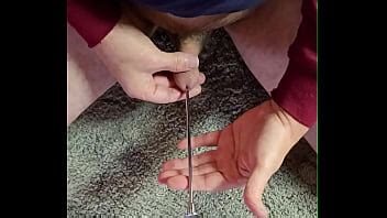 Tooldtomind Glisse Une Tige En Acier Dans Sa Petite Bite Xvideos