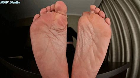 GILF S Soles Back For A Rub Down MOV Amateur Soles Giantess And Footjobs Clips4sale