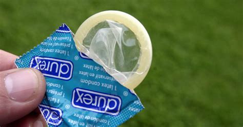 Le préservatif trop souvent oublié Hot Sex Picture