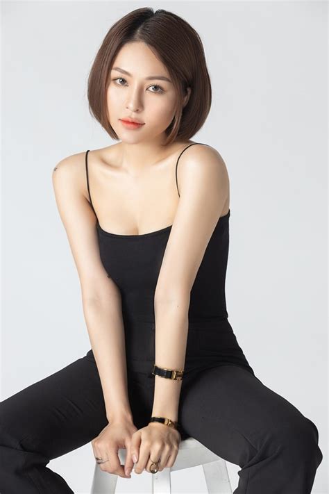 Sau scandal lộ clip nhạy cảm hot girl Trâm Anh lần đầu tung ra bộ ảnh trưởng thành và gợi cảm