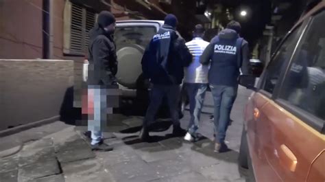 Blitz Antimafia A Catania Fiumi Di Droga Dalla Calabria In Mano Ai