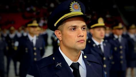 Ex Policial Perseguido Por Ser Gay Estreia Em Plataforma De Conte Do Adulto