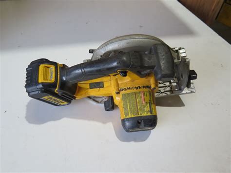 DeWalt DCS391 Cordless Circular Saw - Oahu Auctions