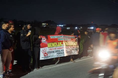 Rocky Gerung Batal Isi Diskusi Di Sleman Karena Massa Begini