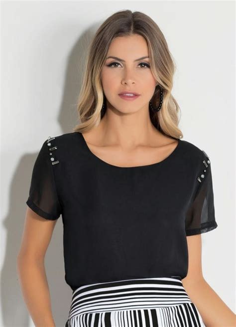 Blusa Preta Com Pedraria E Transparência Quintess