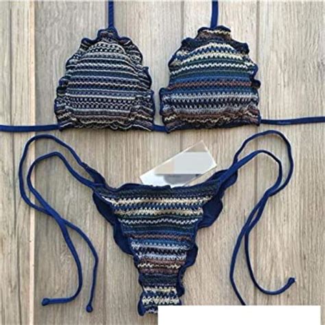 Jazmín Pinedo paraliza la playa con un bikini seductor corrugado destilando su encanto y coquetería