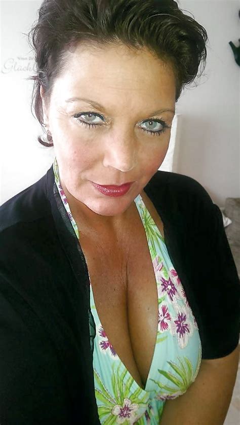 Mature Galleries Mature Cleavage 14
