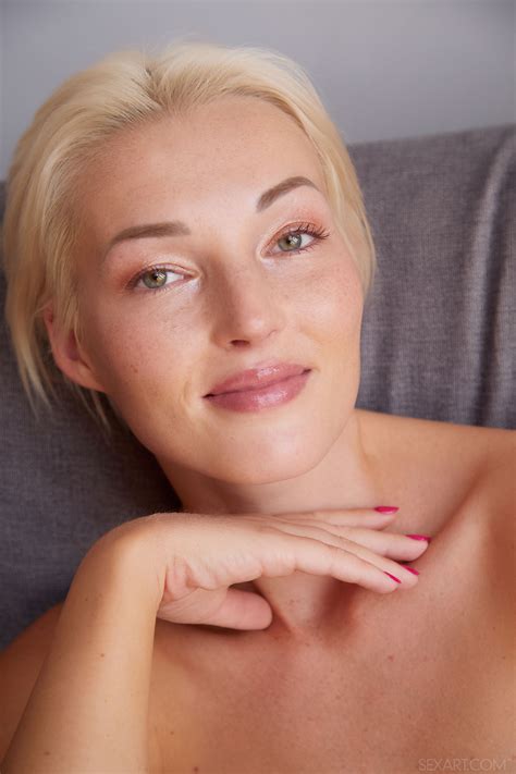 Amateur Girl SexArt Sleek