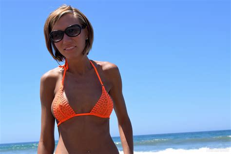 Bikini Model Summer Blonde Ai Enhanced Byronbay Topaz Sharpen Faceai Porn Pic