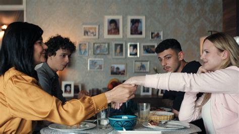 Der Cast von Asbest: Daher kennst Du die Darsteller:innen