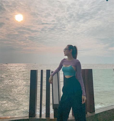 Mỹ nhân Việt gợi cảm ngày đầu năm Hương Giang Bảo Anh đọ body nóng bỏng với bikini