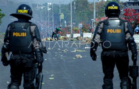 Bentrok Aksi Mahasiswa Makassar Antara Foto