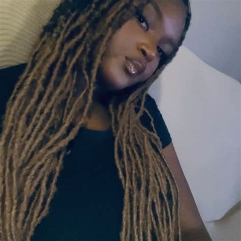 Aïcha Aichaesne • Threads Say More