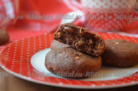Шоколадное печенье с кусочками шоколада и орехами: 8 фото в рецепте
