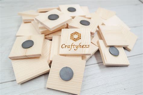 This wooden tapestry hanger uses magnets instead of nails 3