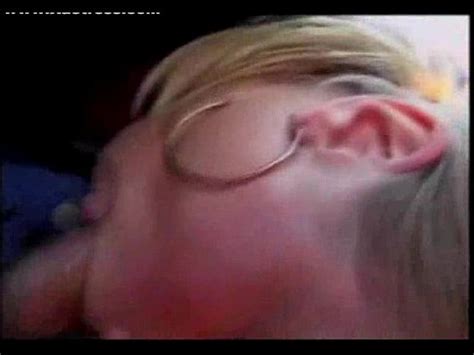 Sucé dans sa voiture POV XVIDEOS