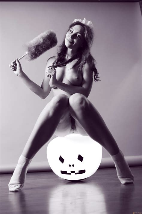 Hot Chick Cecelia Strips And Puts Her Nice Body On Display 15 Photos