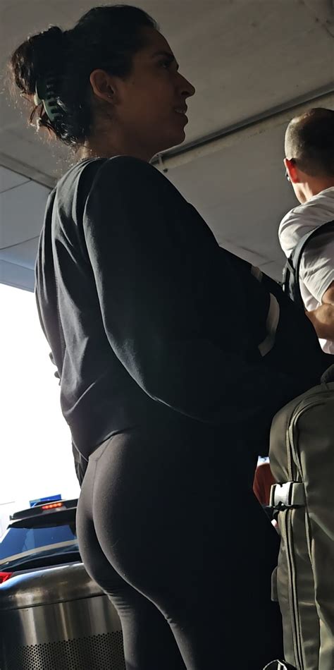 Phat Butt LATINA Milf In Leggings Forum