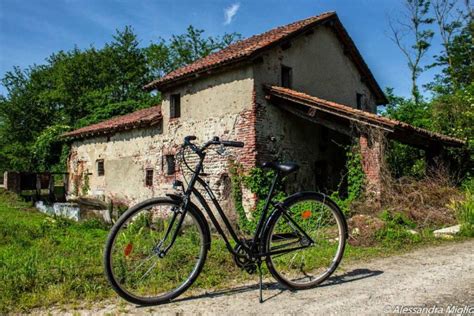 In Bici A Pelo DAcqua Il Turismo Lento E Sostenibile Del Novarese