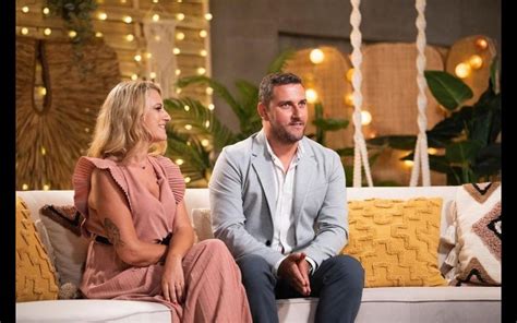 O Amor Acontece O Amor Acontece Beijo Amoroso Costas Voltadas E Primeiro Casal Gay Tudo