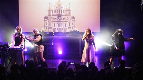 La désinvolture fracassante des Pussy Riot a conquis le public romand Le Temps