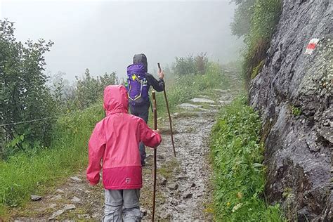 Wandern im Regen Sagenhafter Wanderführer Surselva