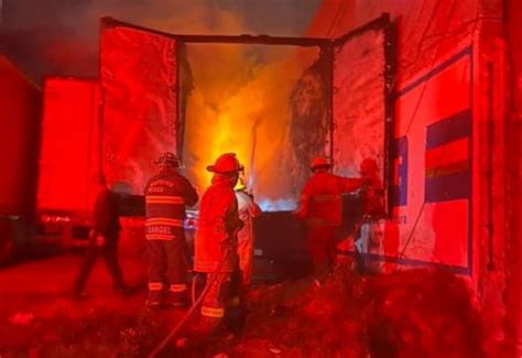 Incendio Consume Dos Cajas De Tr Iler Estacionadas El Municipio De La Paz